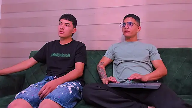 Snapshot of axel_vega chatting on 11-27-25, 07:36 axel vega online show from 11-27-25, 07:36