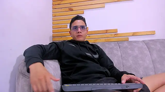 Snapshot of axel_vega chatting on 09-19-25, 07:18 axel vega online show from 09-19-25, 07:18