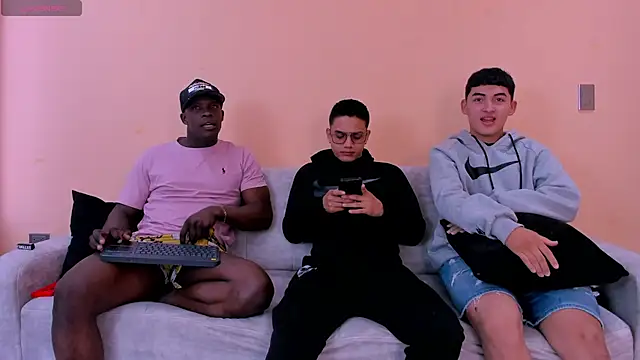 Snapshot of axel_vega chatting on 11-29-25, 01:44 axel vega online show from 11-29-25, 01:44