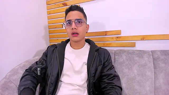 Snapshot of axel_vega chatting on 10-08-25, 01:23 axel vega online show from 10-08-25, 01:23