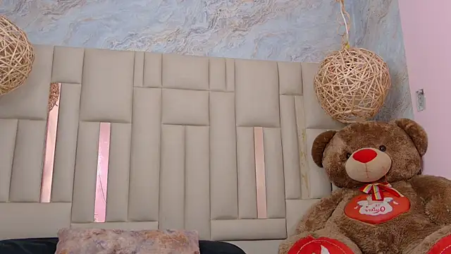 Dixiebelle online show from 04-15-26, 01:00