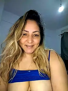 Lunita86 online show from 10-29-25, 02:49