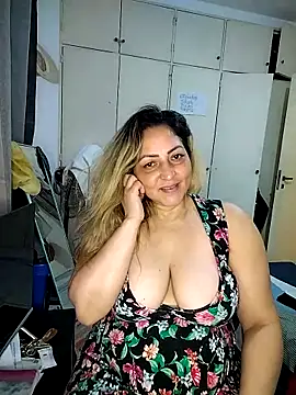 Lunita86 online show from 10-25-25, 02:39