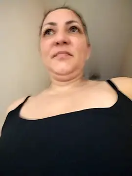 Lunita86 online show from 12-22-25, 02:17