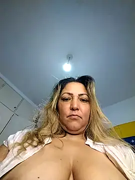 Lunita86 online show from 10-28-25, 02:38