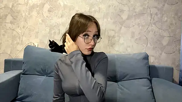 SetsukoBuddemeyer online show from 11-05-25, 10:51