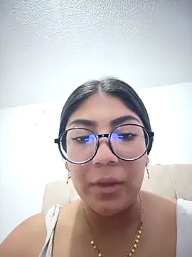 Snapshot of Violettabloom_ chatting on 10-10-25, 10:10 Violettabloom online show from 10-10-25, 10:10