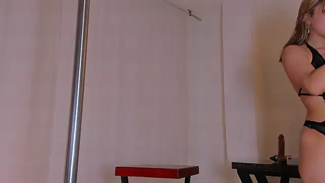 Snapshot of Scarleett_Moon chatting on 10-16-25, 03:59 Scarleett Moon online show from 10-16-25, 03:59