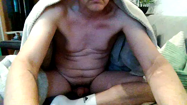 Snapshot of pup_benji chatting on 05-08-26, 04:27 pup benji online show from 05-08-26, 04:27