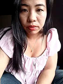Snapshot of tulipsexy chatting on 10-23-25, 12:42 tulipsexy online show from 10-23-25, 12:42