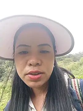 Snapshot of tulipsexy chatting on 10-17-25, 04:38 tulipsexy online show from 10-17-25, 04:38