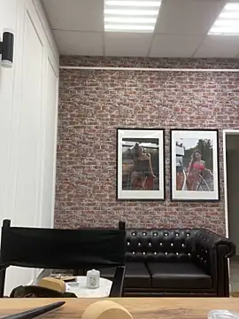 Snapshot of Valerie_Ohara chatting on 09-27-25, 03:56 Valerie Ohara online show from 09-27-25, 03:56