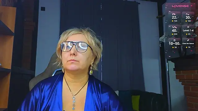 Marta Wils online show from 10-28-25, 03:29