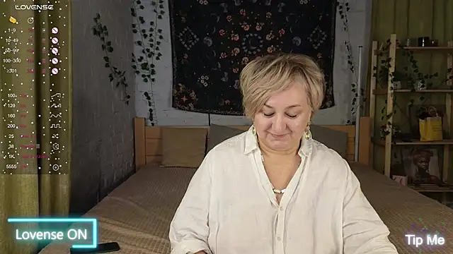 Marta Wils online show from 10-16-25, 01:47