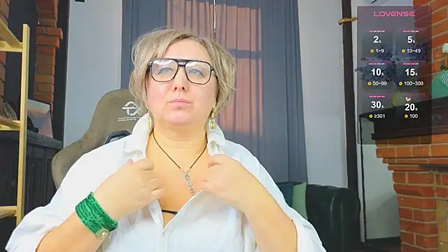 Marta Wils online show from 11-17-25, 03:32