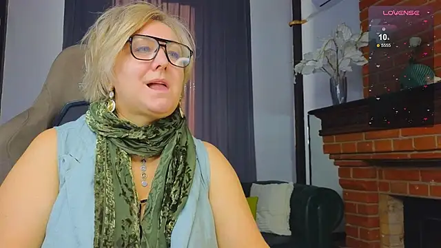 Marta Wils online show from 10-21-25, 02:44