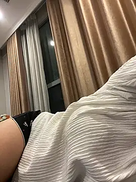 Milky-milk online show from 05-17-26, 02:39