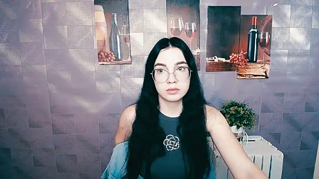 Snapshot of MiraBabe_ chatting on 09-22-25, 08:20 MiraBabe online show from 09-22-25, 08:20