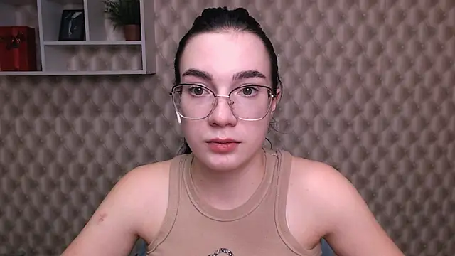 Snapshot of MiraBabe_ chatting on 09-23-25, 10:00 MiraBabe online show from 09-23-25, 10:00