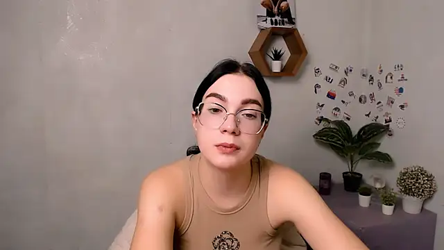 Snapshot of MiraBabe_ chatting on 10-13-25, 08:05 MiraBabe online show from 10-13-25, 08:05