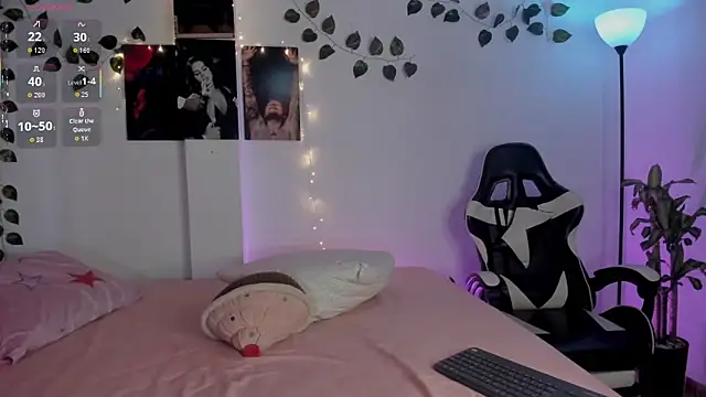 SophiieParkeer online show from 11-08-25, 07:17