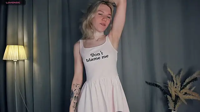 Snapshot of DianeHonnette chatting on 01-10-26, 07:31 DianeHonnette online show from 01-10-26, 07:31