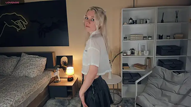 Snapshot of DianeHonnette chatting on 10-05-25, 07:26 DianeHonnette online show from 10-05-25, 07:26