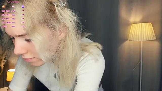 Snapshot of DianeHonnette chatting on 07-07-26, 07:06 DianeHonnette online show from 07-07-26, 07:06