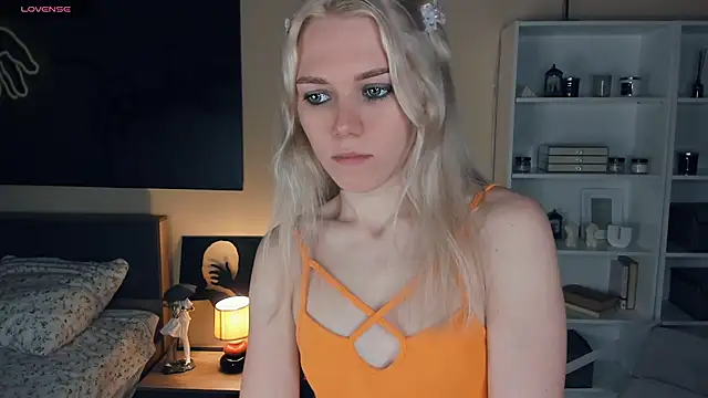 Snapshot of DianeHonnette chatting on 10-03-25, 07:15 DianeHonnette online show from 10-03-25, 07:15