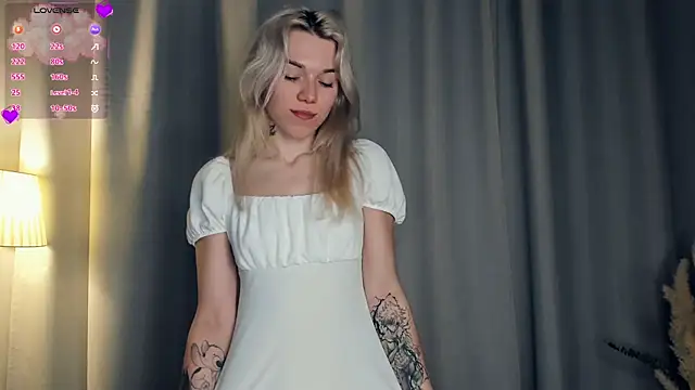 Snapshot of DianeHonnette chatting on 11-01-25, 07:41 DianeHonnette online show from 11-01-25, 07:41