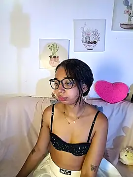 Suzanelee1 online show from 10-26-25, 02:01