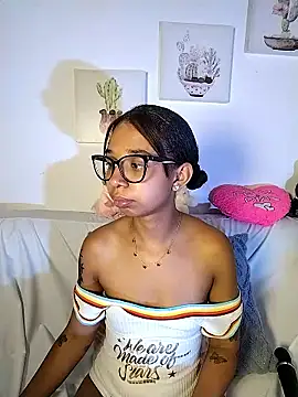 Suzanelee1 online show from 10-04-25, 03:41