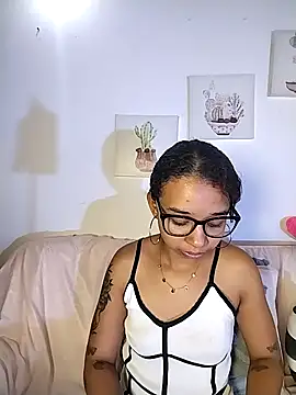 Suzanelee1 online show from 10-30-25, 04:00