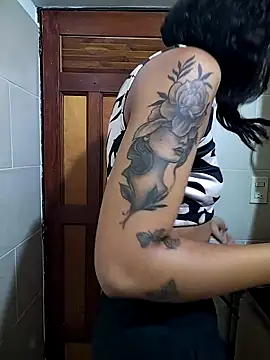 Suzanelee1 online show from 10-24-25, 01:43