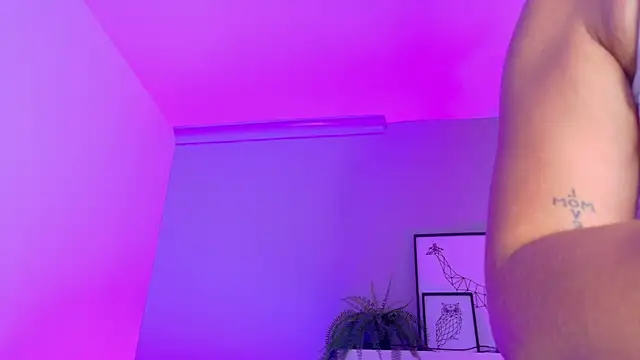 KeendraFox  online show from 11-03-25, 10:19