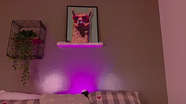 KeendraFox  online show from 10-21-25, 10:14