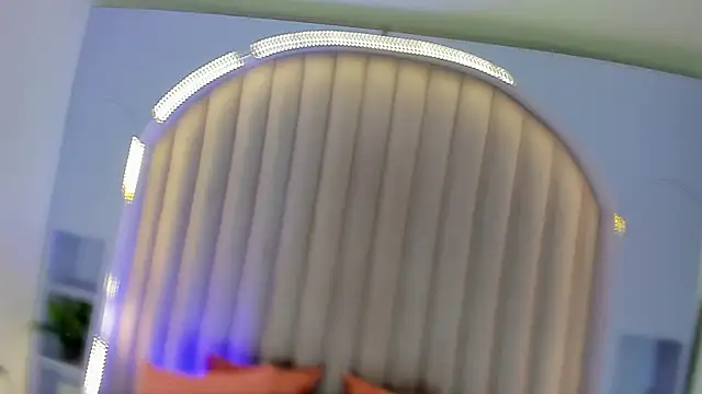 KeendraFox  online show from 09-17-25, 07:27