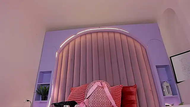 KeendraFox  online show from 10-04-25, 05:25