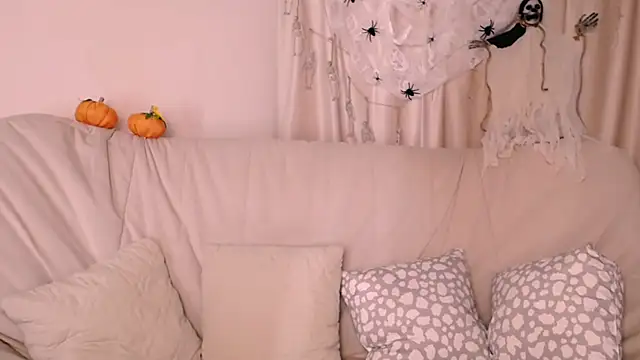 MollyKissy online show from 10-18-25, 09:22