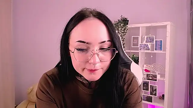 MollyKissy online show from 10-17-25, 08:06