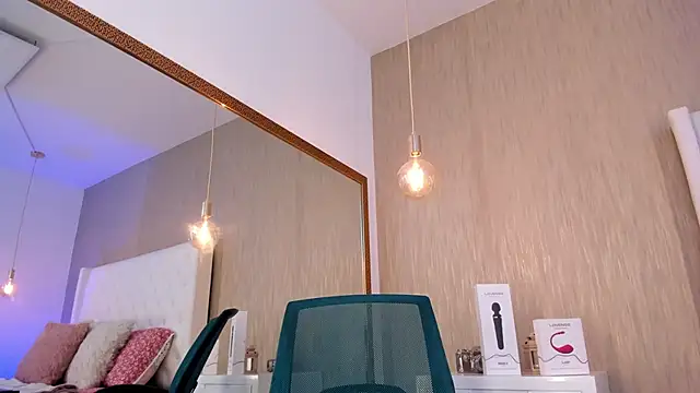 Lucy Lu17 online show from 10-04-25, 10:06