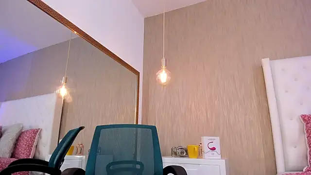 Lucy Lu17 online show from 09-30-25, 12:33