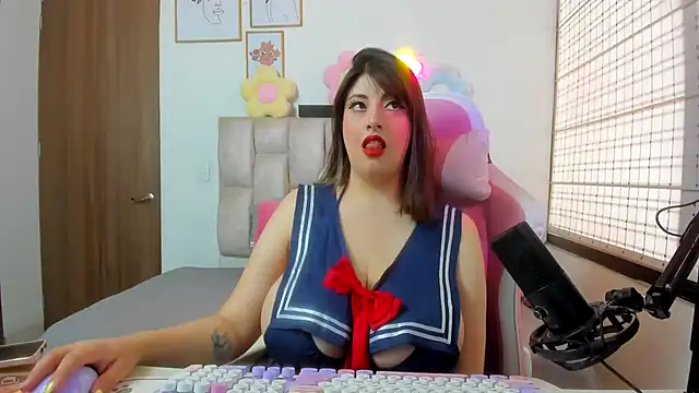 queenalexxa111 online show from 05-13-26, 12:56