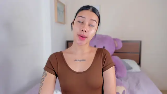 SofiaClarkson online show from 01-11-26, 01:51