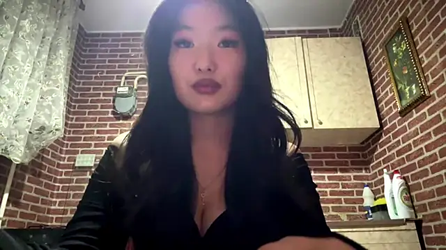 EmmaLeexth online show from 12-19-25, 03:58