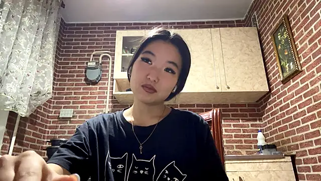 EmmaLeexth online show from 11-08-25, 12:31