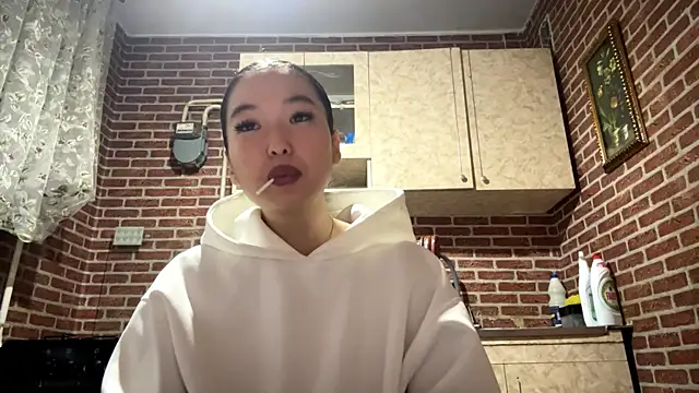 EmmaLeexth online show from 12-20-25, 02:09