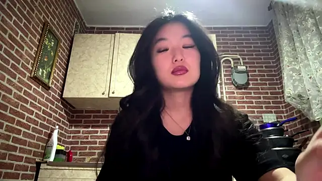 EmmaLeexth online show from 01-11-26, 02:13