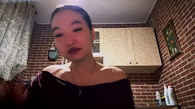 EmmaLeexth online show from 12-15-25, 02:01