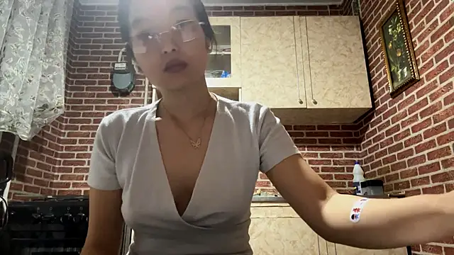 Snapshot of EmmaLeexth chatting on 09-27-25, 01:17 EmmaLeexth online show from 09-27-25, 01:17